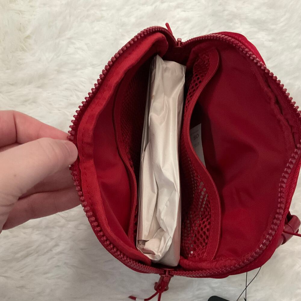 Fabletics Red Belt Bag - NEW - Picture 4 of 7